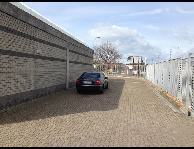 700M² FACTORY TO LET IN OTTERY